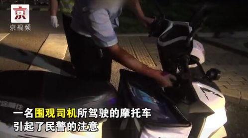 美女被吃瓜群众围攻视频